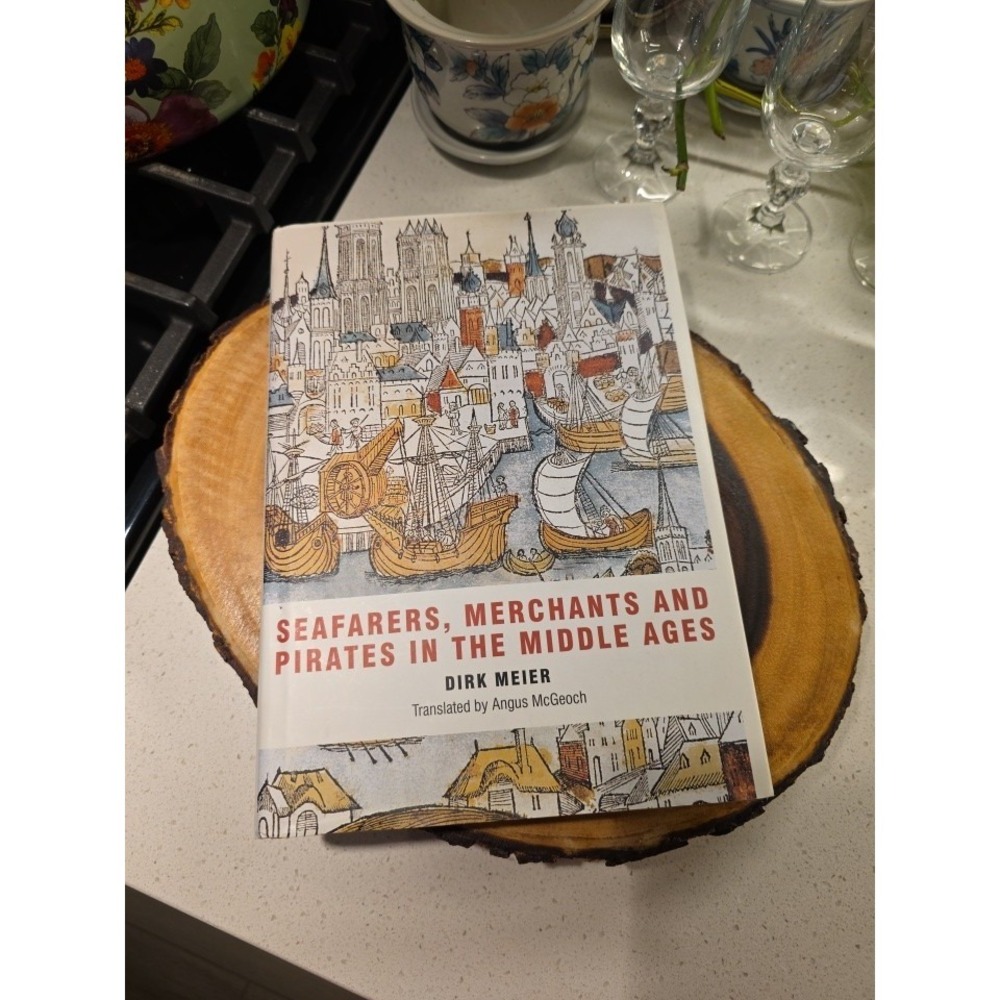 Seafarers, Merchants and Pirates in the Middle Ages Dirk, McGeoch hb